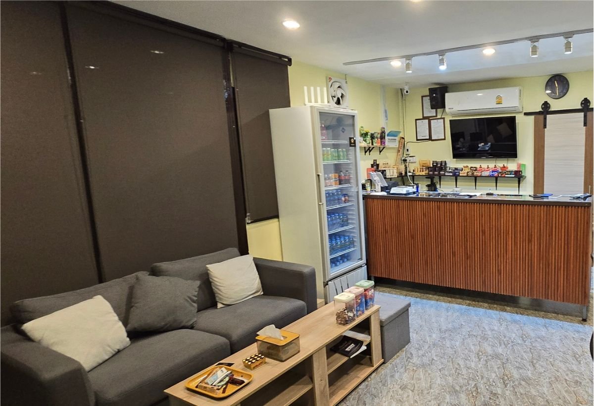 Store photo 2